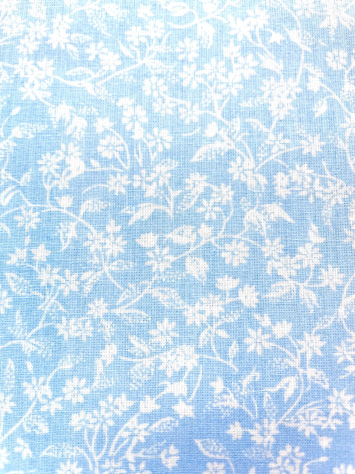 Baumwolle mit Blumenmuster hellblau Baumwolle mit Blumenmuster hellblau